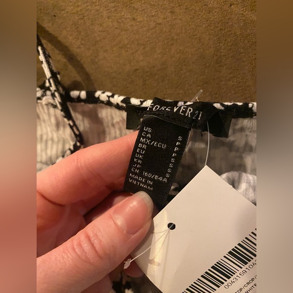 Women’s Small Forever 21 floral crop tank - Picture 5 of 5